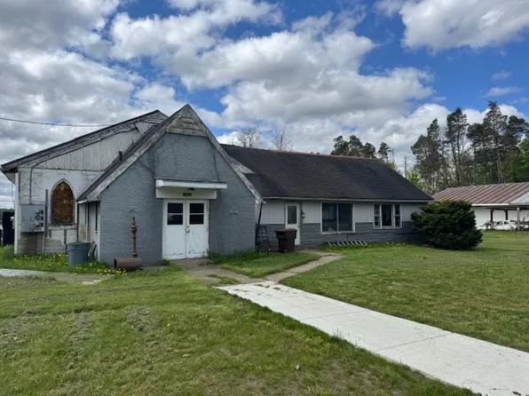 12257 W Vernon Rd, Conneaut Lake, PA 16316