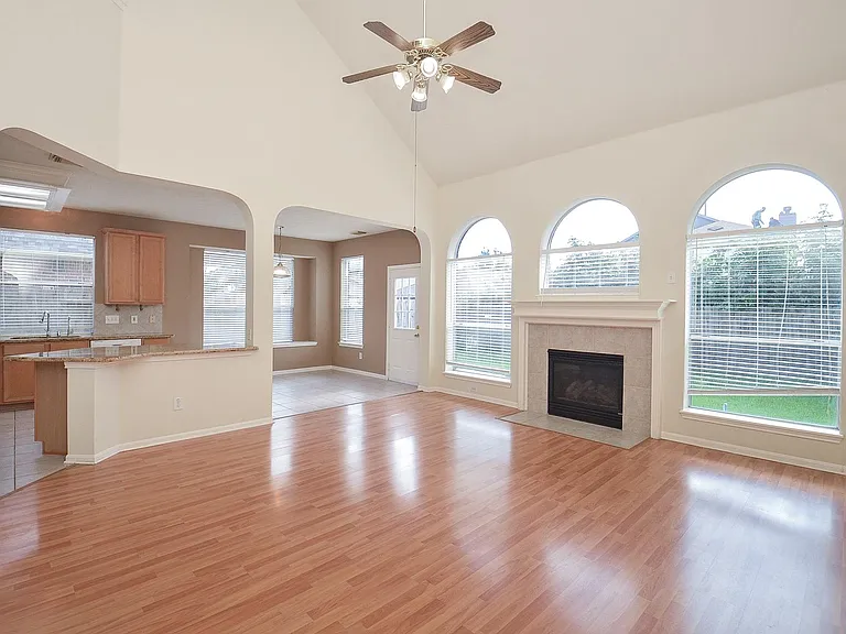 2715 Sunnycreek Ln — Photo 5