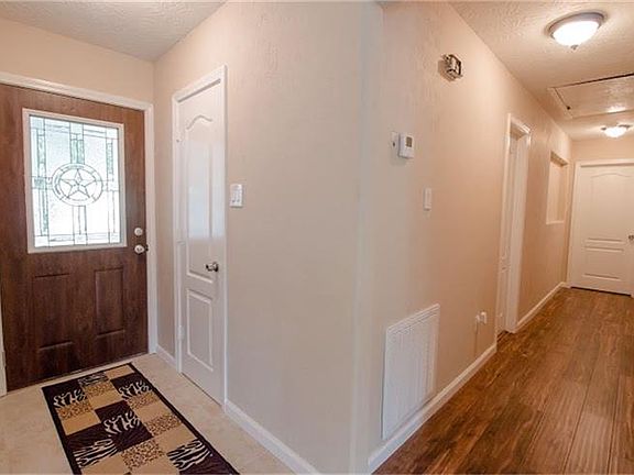 5th image of 2102 Cedar Creek Dr