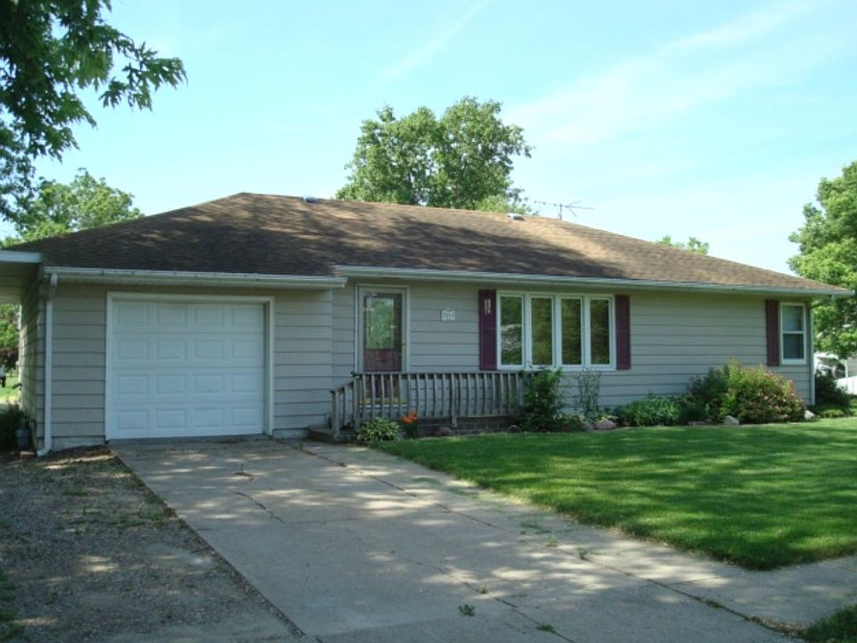 1st image of 721 E 8th St