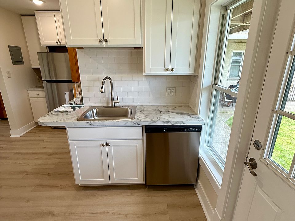 1st image of 2290 Elmwood Ave #3