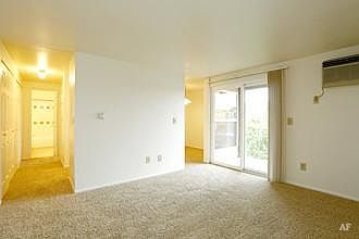 1st image of 2925 Glenwood Dr APT 212