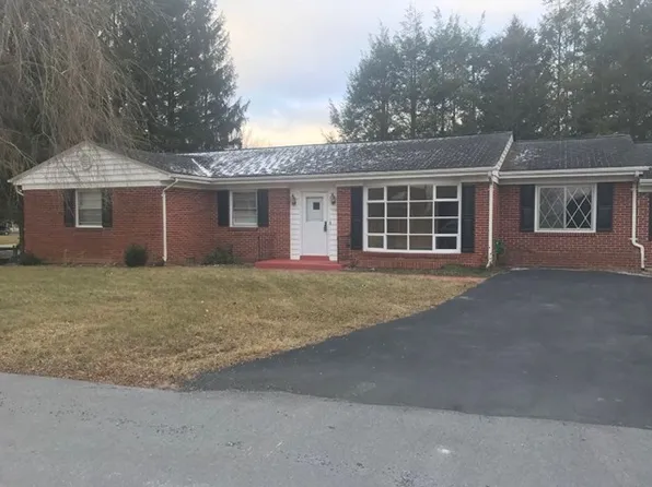 105 Glenn Ct, Bluefield, VA 24605