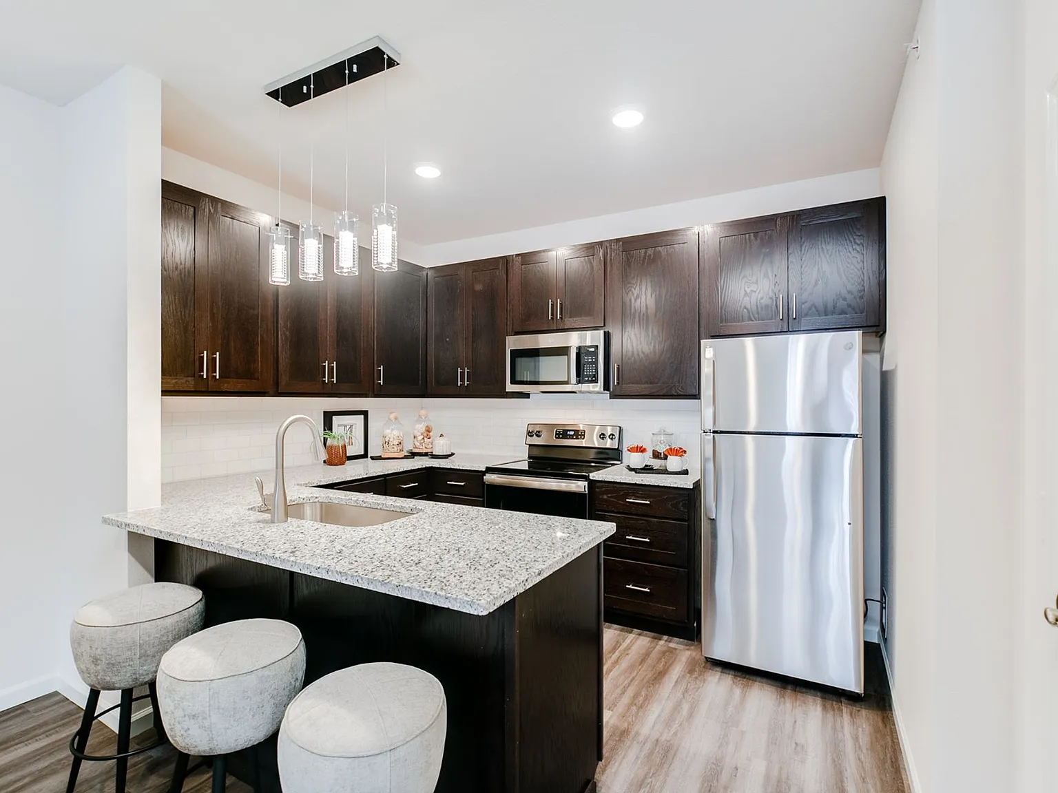 Park West Condominiums — Photo 3