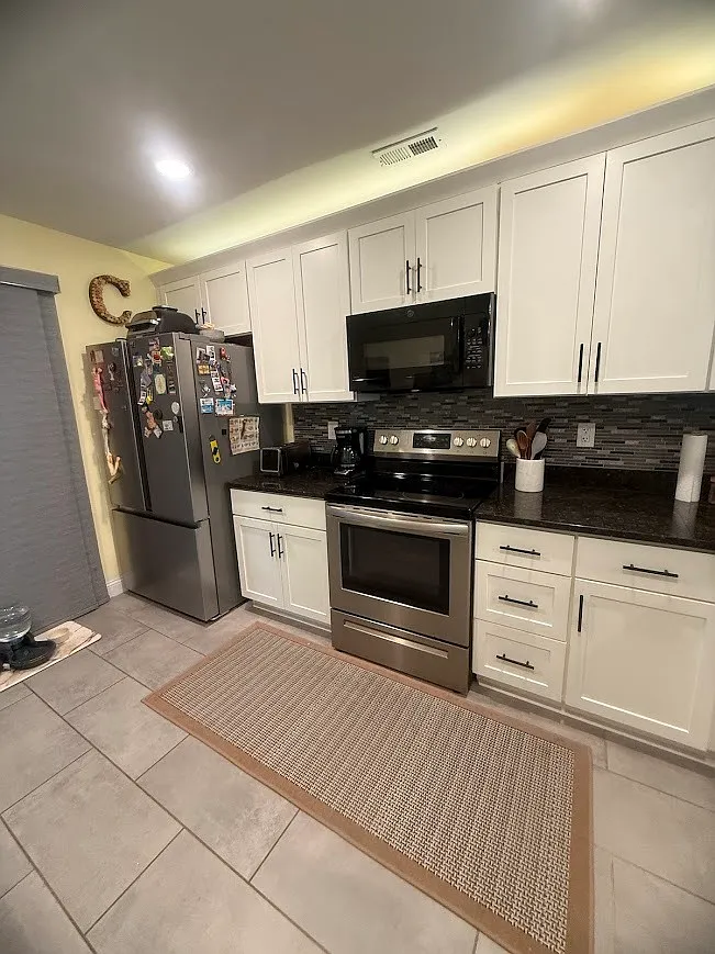 406 Caverly Lane - . — Photo 2