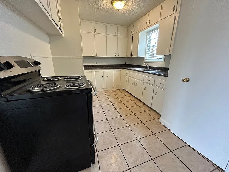 3119 Jarvis St — Photo 4
