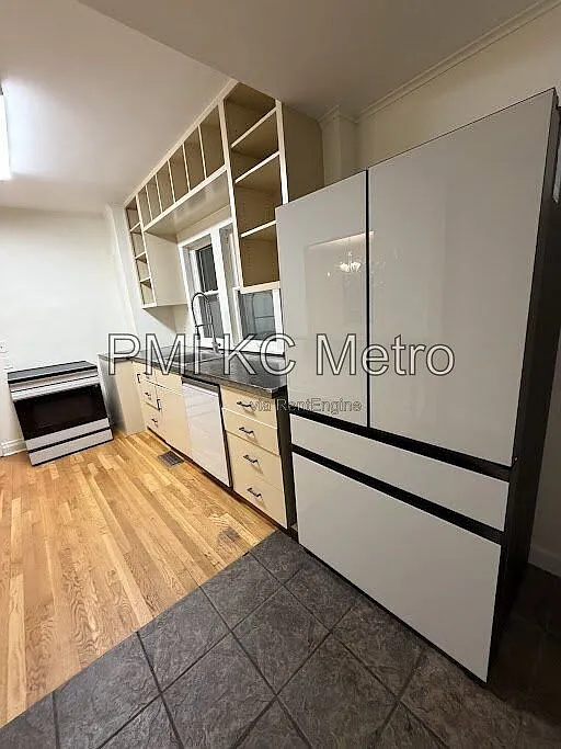 4 bed, 2.5 bath, 2553 sqft, $2,700 — Photo 4