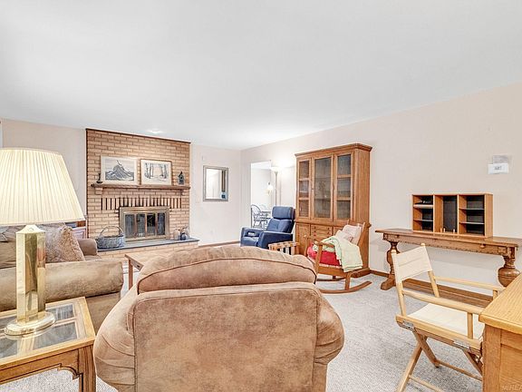 2nd image of 3455 Lakeshore Rd