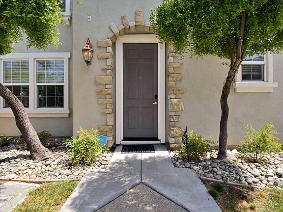 3rd image of 676 Willow St