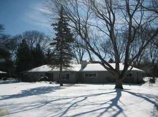 23101 Sager Ct, Bingham Farms, MI