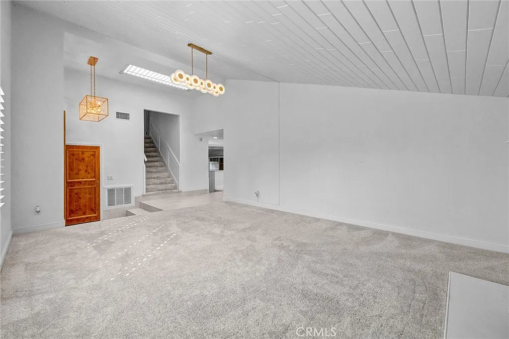 3 bed, 2.5 bath, 1950 sqft, $7,500 — Photo 4
