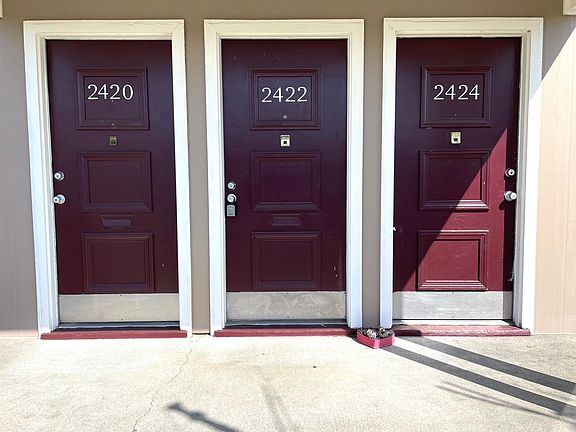 4th image of 2402-2452 E 8th St #2422