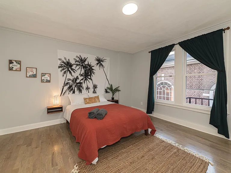 584 Orange Street — Photo 22