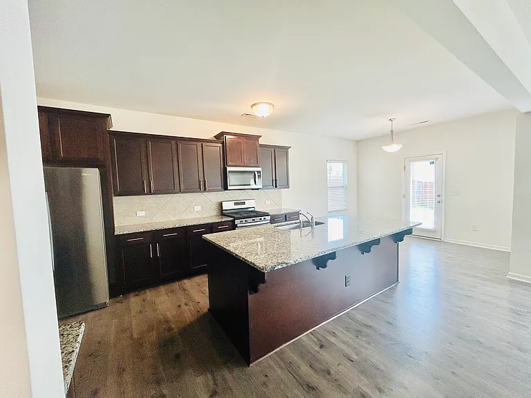 209 Michelangelo Pl — Photo 2
