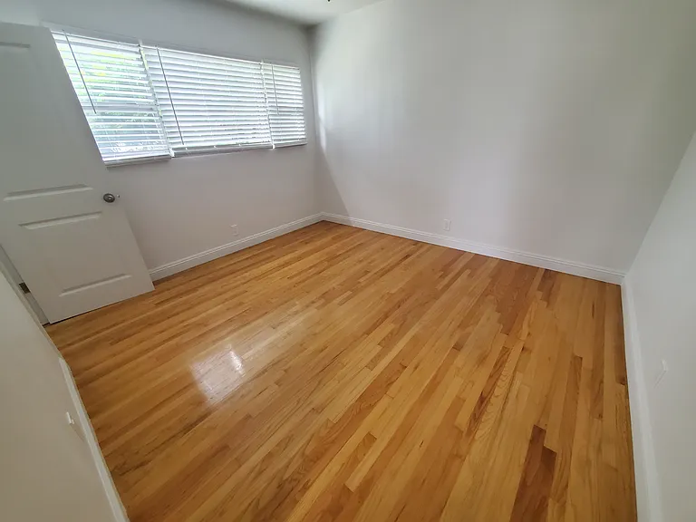 330 Orizaba Ave #2 — Photo 12