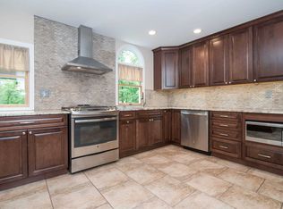 40 Dietz Ave, Lake Grove, NY 11755
