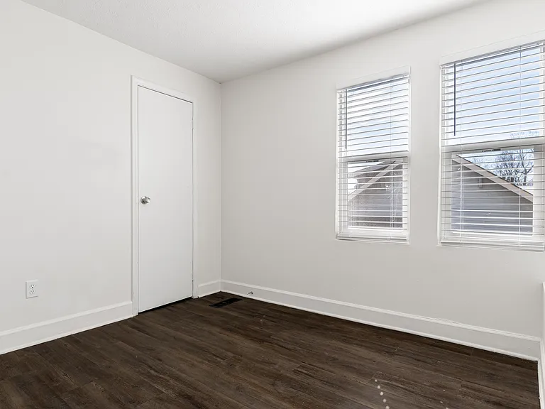 408 E Beecher St — Photo 14