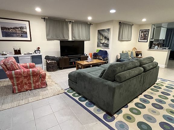 3rd image of 1956 Calvert St NW APT 1