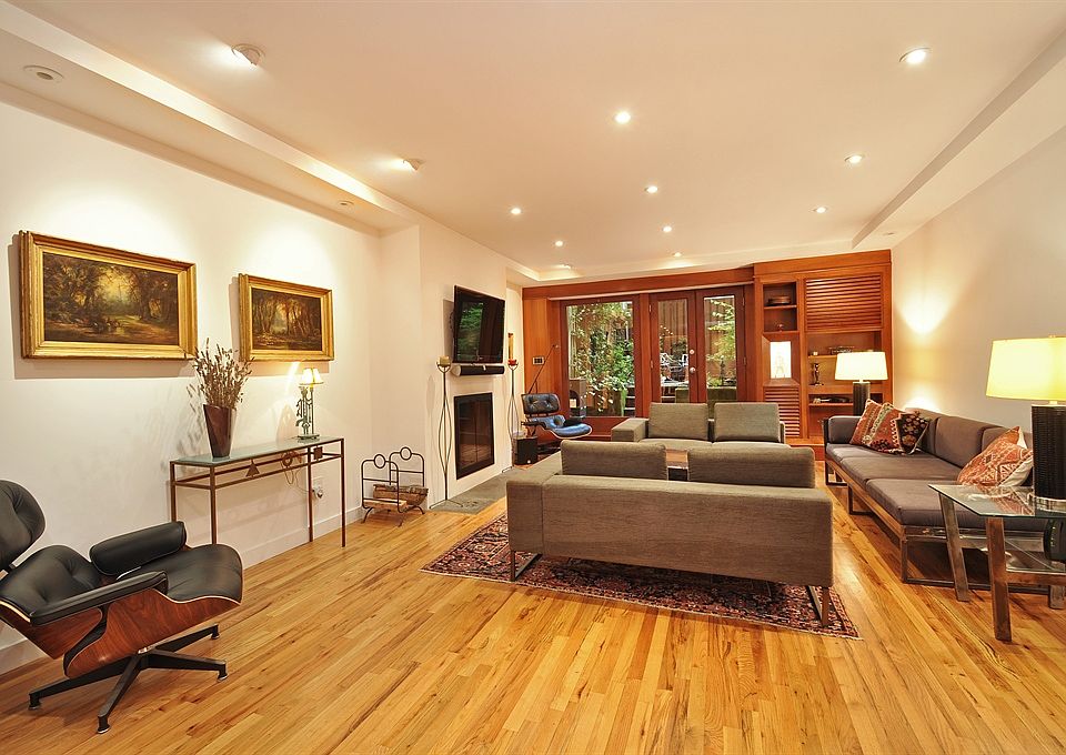 1st image of 467 W 22nd St