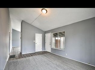3304 Green Pasture Dr, Florissant, MO 63031