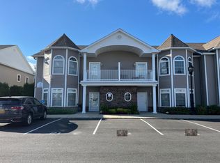 22 Jacqueline Way #202B, North Babylon, NY 11703