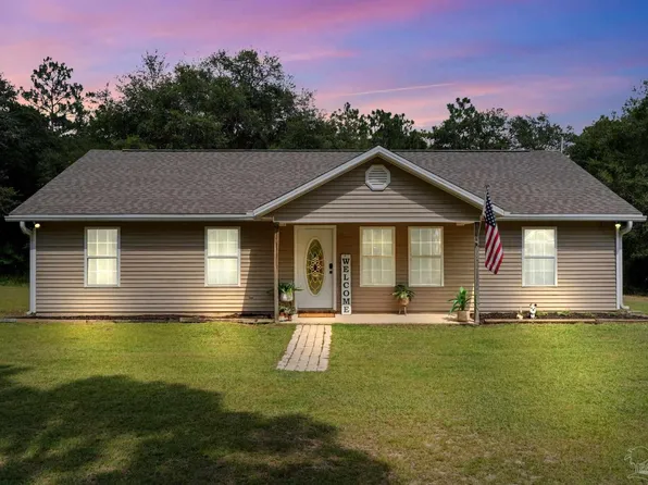 905 Hiawatha St, Holt, FL 32564