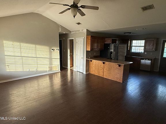 3rd image of 15150 Sunset Dr