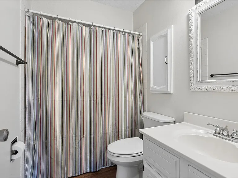 502 NE Trilein Dr — Photo 21