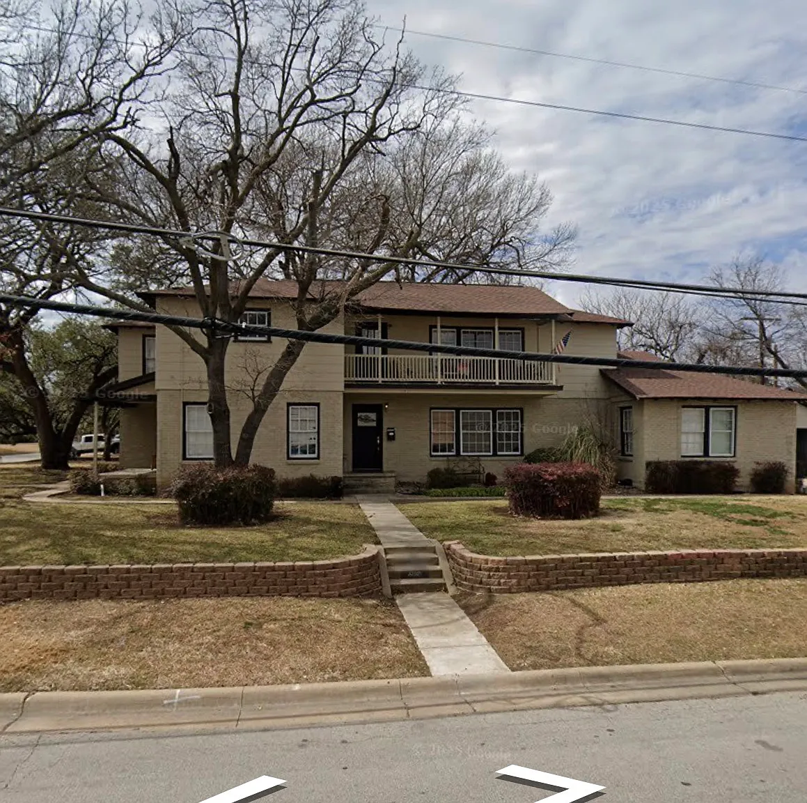 5 bed, 3100 sqft, $5,000 — Photo 1