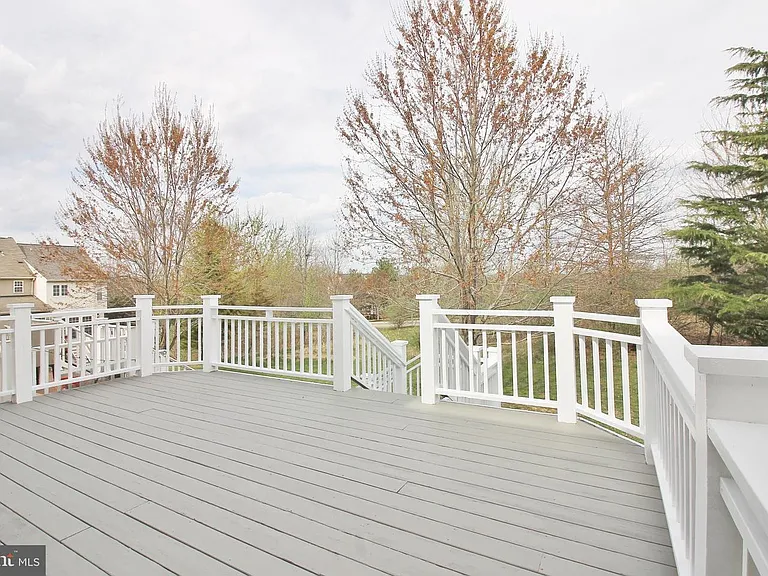 10707 Croydon Ct — Photo 24