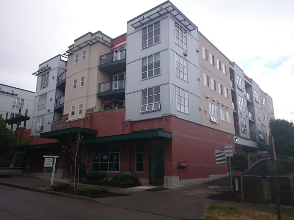 2331 42nd Ave SW APT 302, Seattle, WA 98116