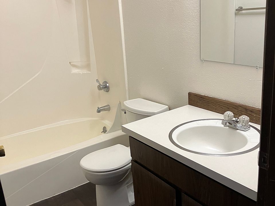 2nd image of 230 NE 100th Ave APT 6