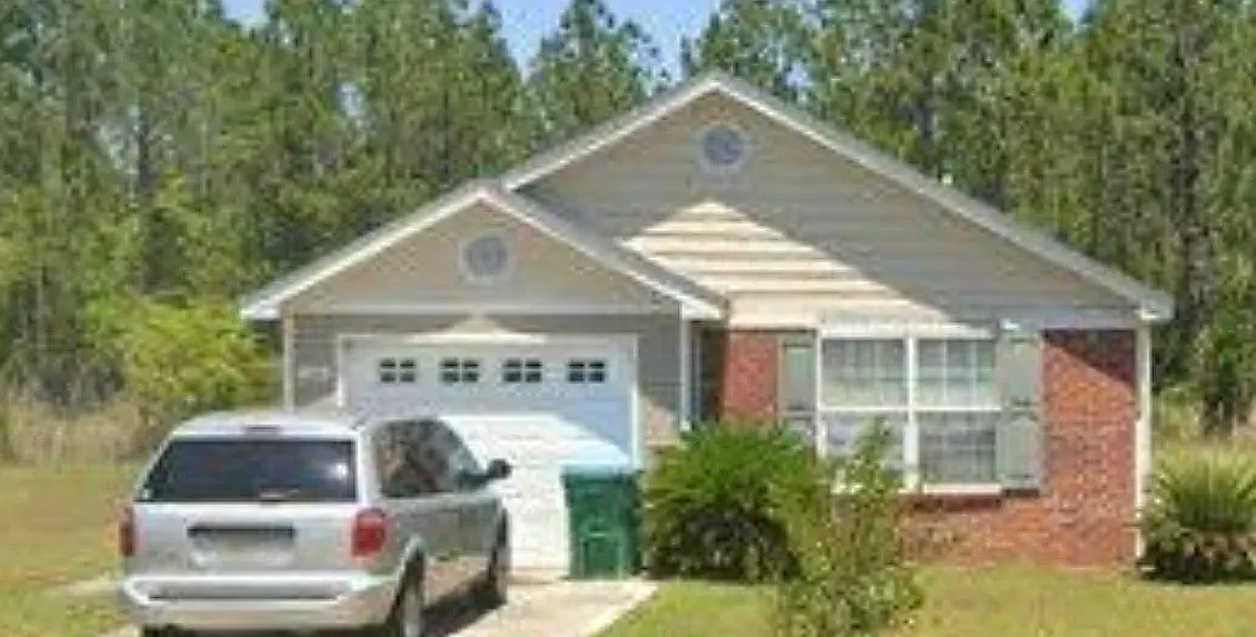 3 bed, 1350 sqft, $1,600 — Photo 1