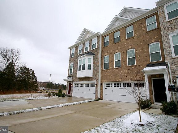 2nd image of 21527 Willow Breeze Sq #21527