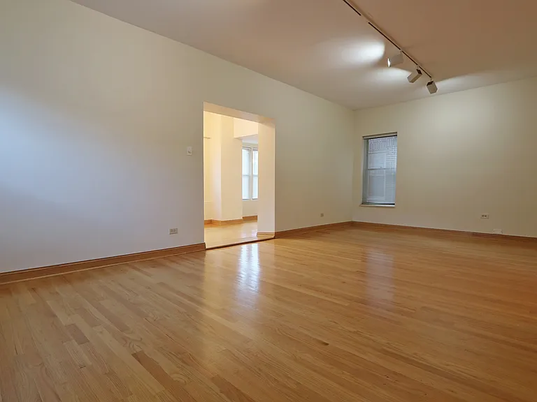 918 W Buena Ave #1 — Photo 4