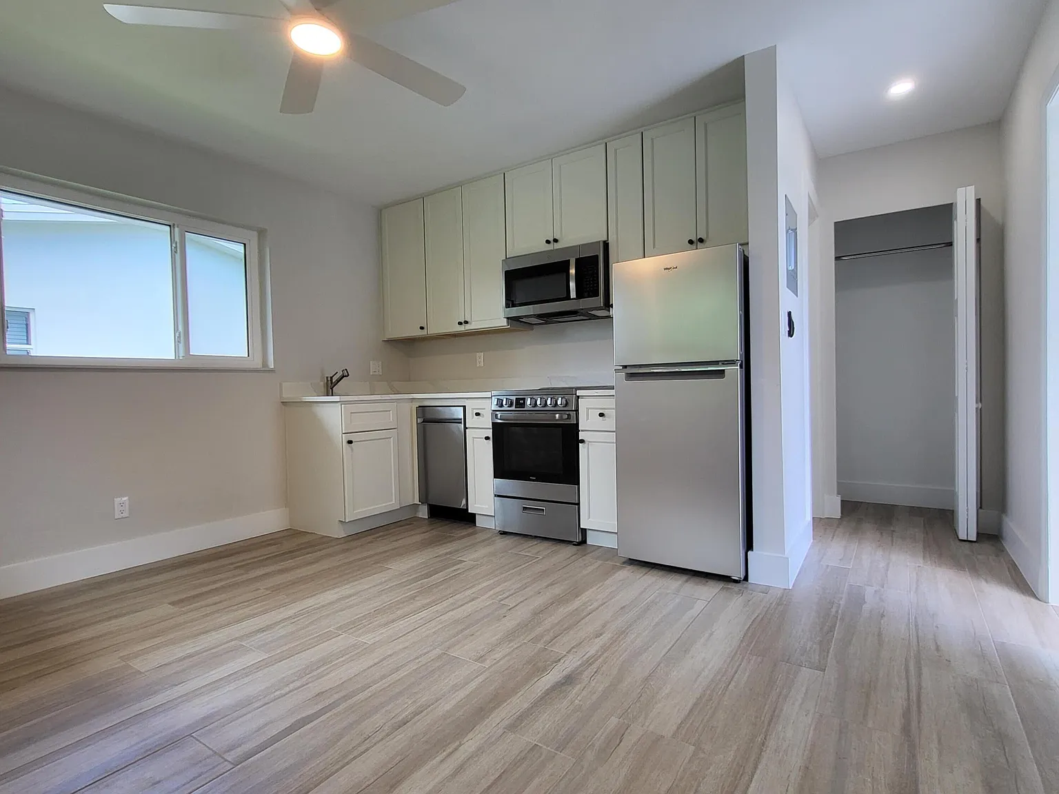 2 bed, 1.0 bath, 350 sqft, $1,300 — Photo 3