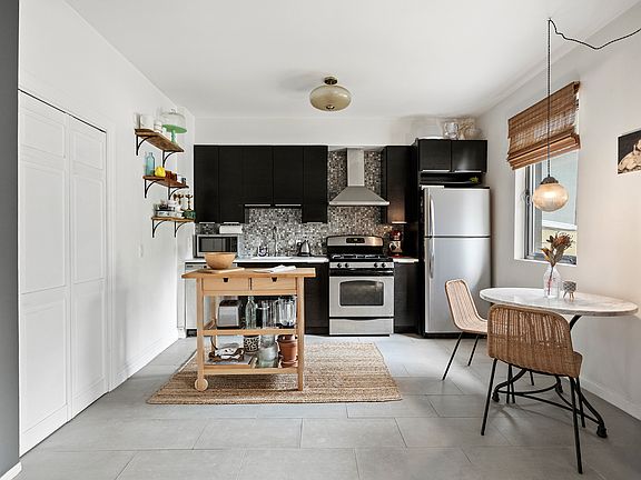 4th image of 504 Humboldt St #2B