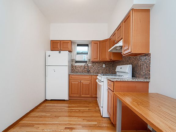 2nd image of 41-15 Broadway #2F