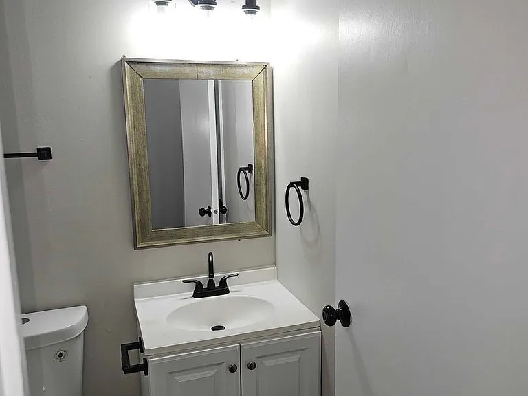 Avery Apartments — Photo 16