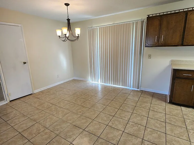 802 Margret Ln — Photo 8