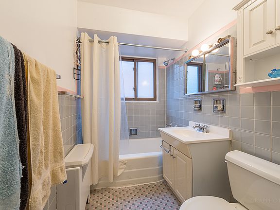 5th image of 2044 W Jarvis Ave APT 3H