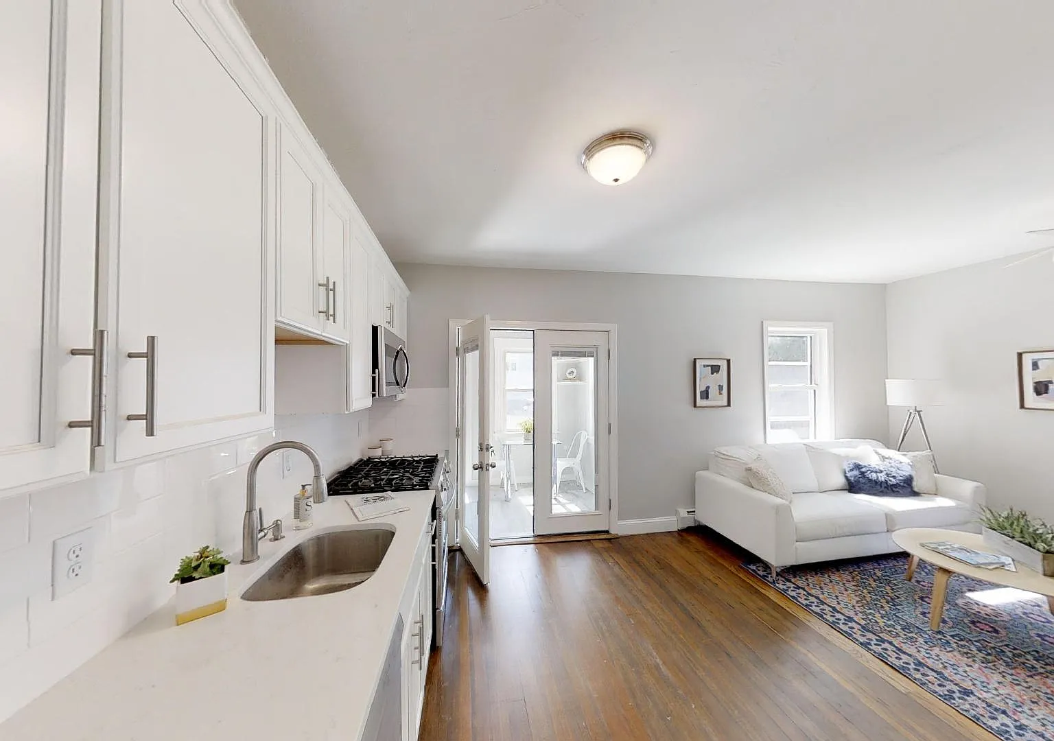 1 bed, 1.0 bath, 600 sqft, $2,400 — Photo 2