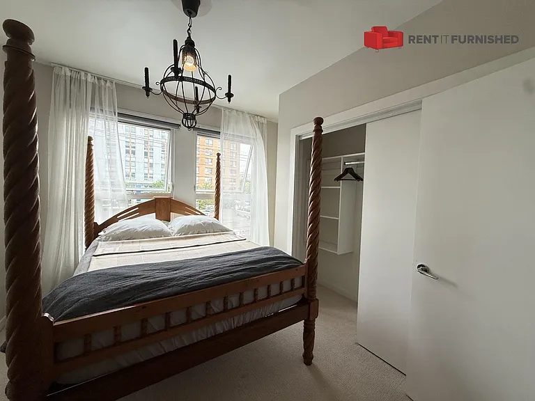 626 Alexander St — Photo 6