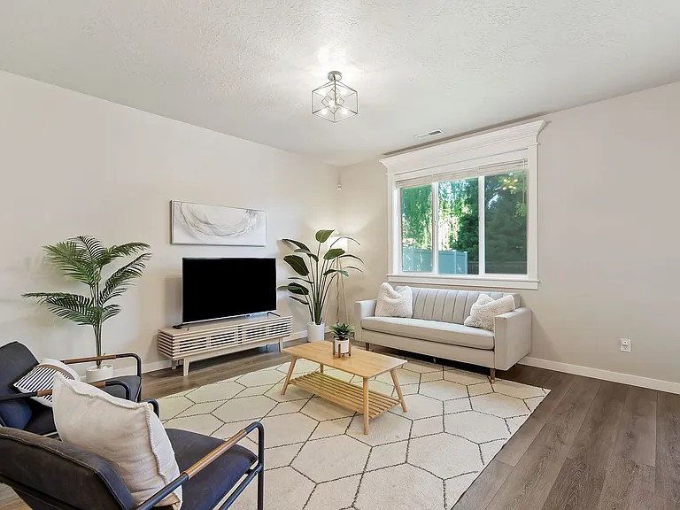 2700 E Clarene Dr — Photo 4