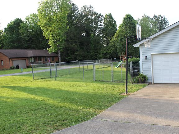 5th image of 290 Hillington Dr
