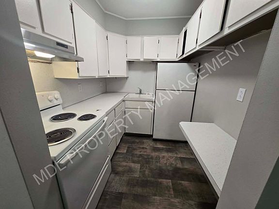 5th image of 1410 S Center Rd #6