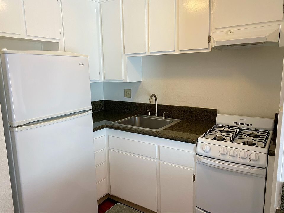 1st image of 6210 Woodman Ave APT 202