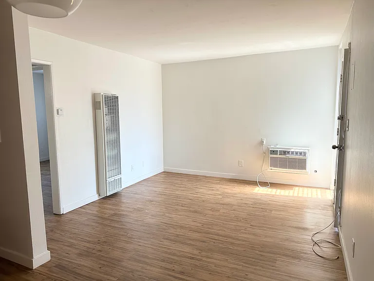 936 Wilcox Ave #10 — Photo 3
