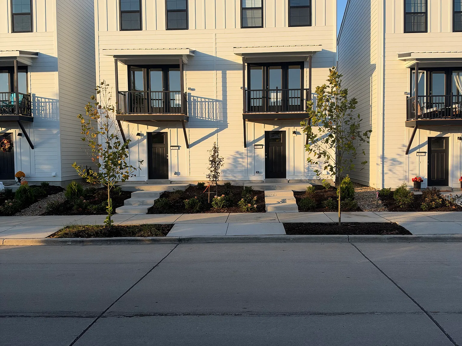 2 bed, 1.5 bath, 1100 sqft, $2,000 — Photo 1