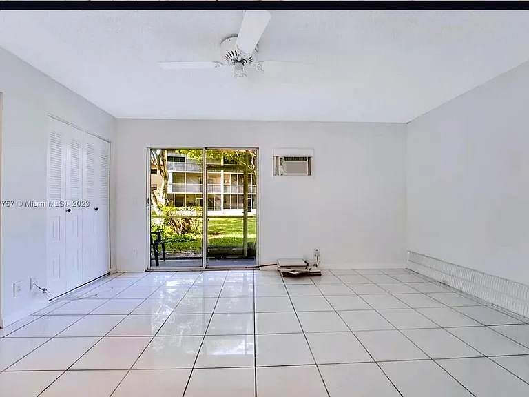 100 SW 132nd Way #109K — Photo 3